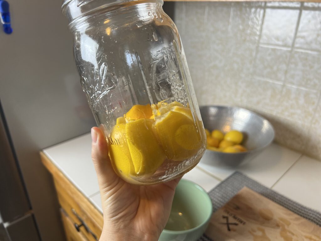 Four lemons stuffed in a mason jar.